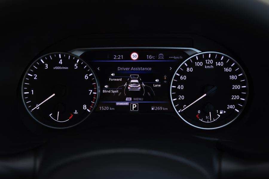 Панель приборов Nissan Juke Ti 2020 года  (AU) (фото 13 из 27)
